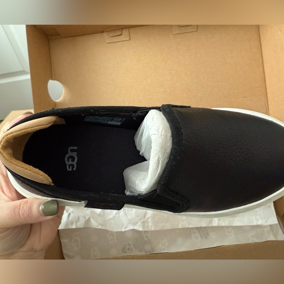 UGG Alameda Slip-on Shoes - size 5 - Brand new in box. - Picture 3 of 4